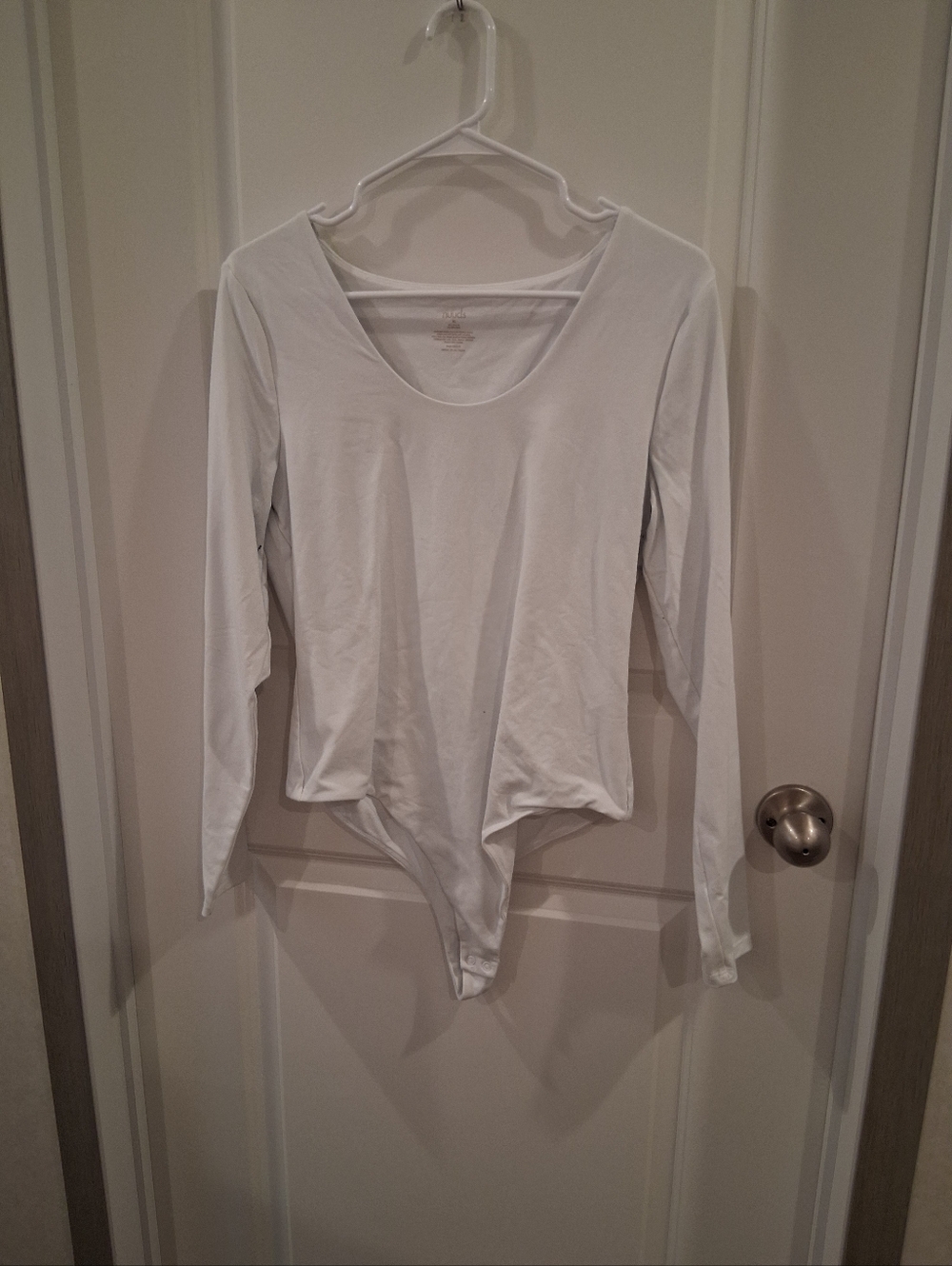 nuuds White Scoop Neck Long Sleeve Bodysuit Size XL